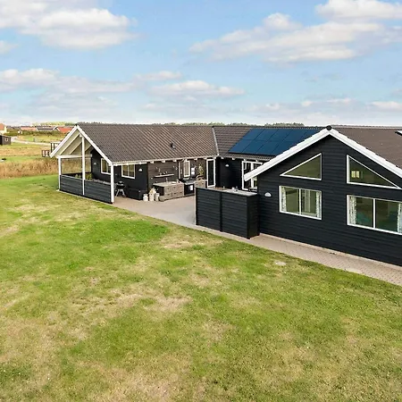 5 Star In Harboore Harboor